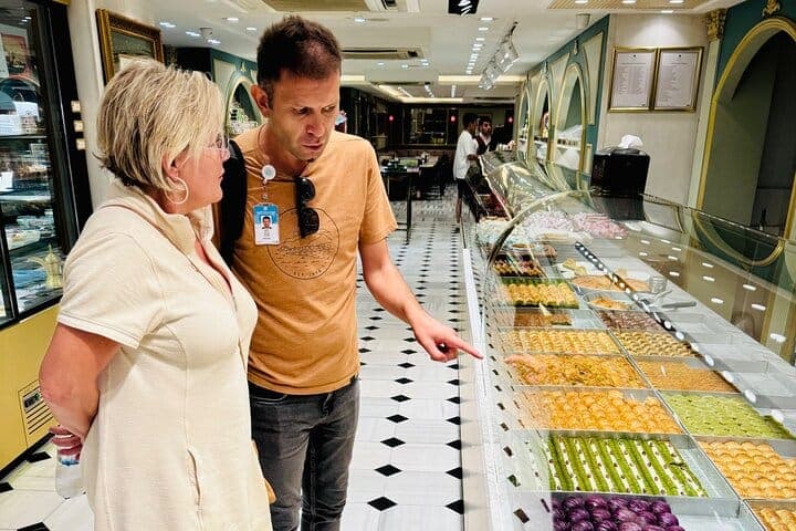 Istanbul Culinary Tour: Local Hotspots and Gourmet Street Foods 