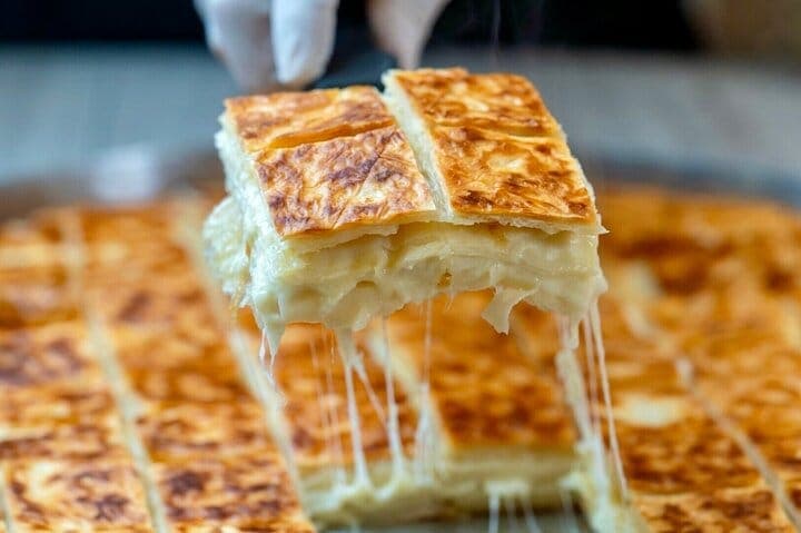 Istanbul Culinary Tour: Local Hotspots and Gourmet Street Foods 