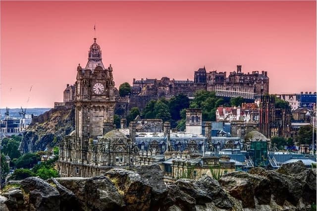 Edinburgh Castle Guided Tour - Tickets Included