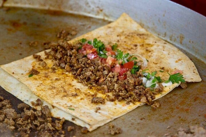 Istanbul Culinary Tour: Local Hotspots and Gourmet Street Foods 