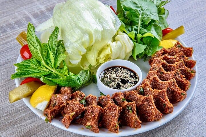 Istanbul Culinary Tour: Local Hotspots and Gourmet Street Foods 