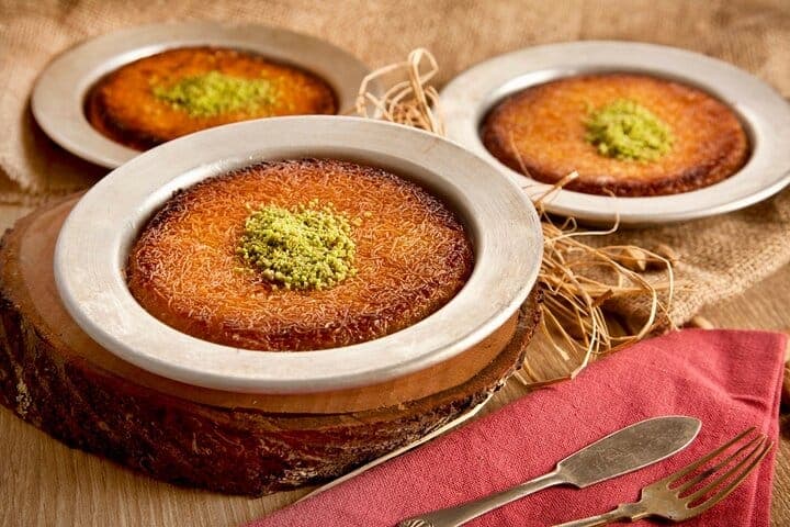 Istanbul Culinary Tour: Local Hotspots and Gourmet Street Foods 