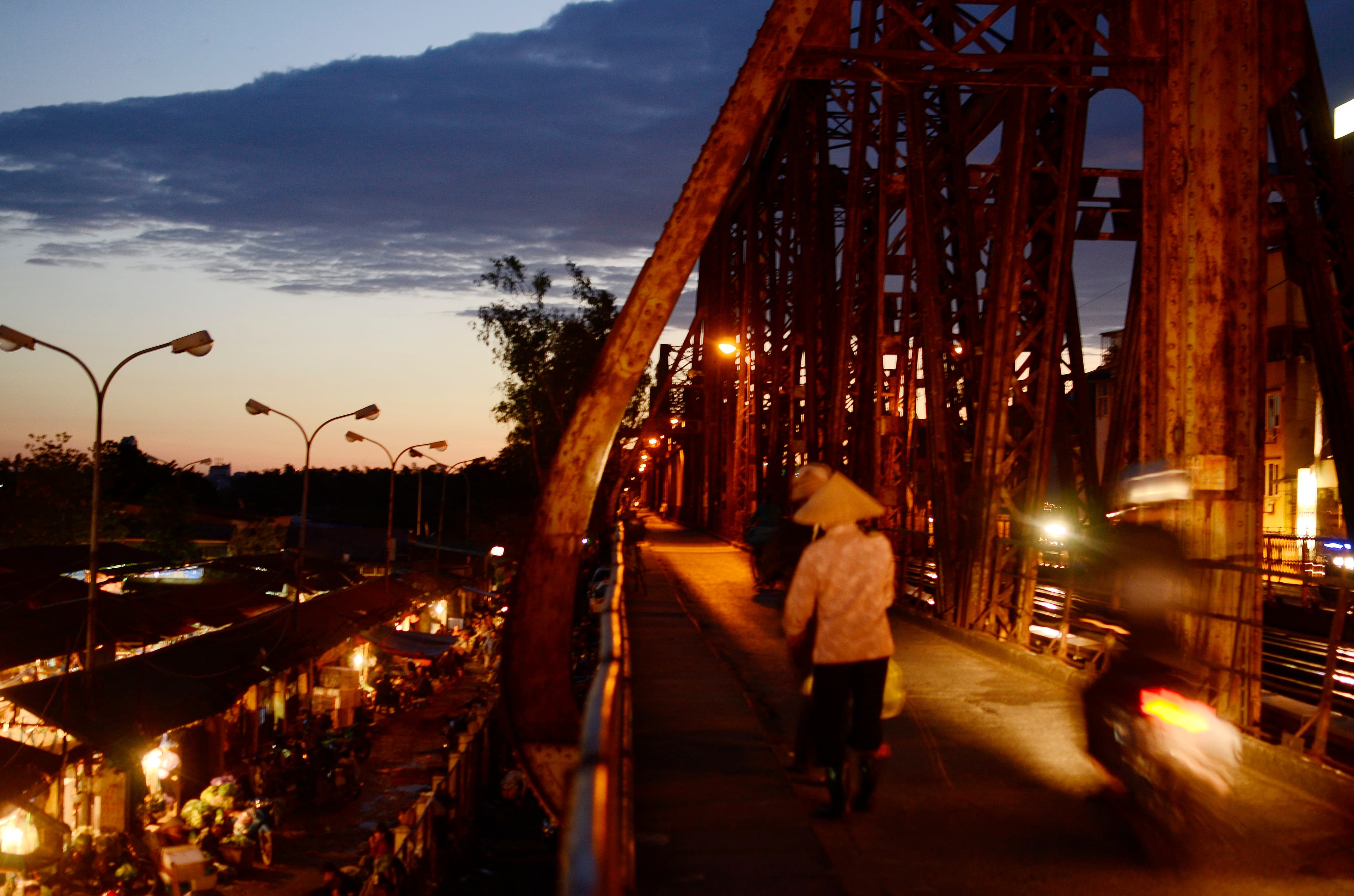 Hanoi Long Bien Sunrise Photo Tour
