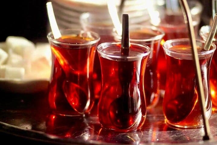 Istanbul Culinary Tour: Local Hotspots and Gourmet Street Foods 