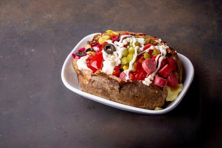 Istanbul Culinary Tour: Local Hotspots and Gourmet Street Foods 