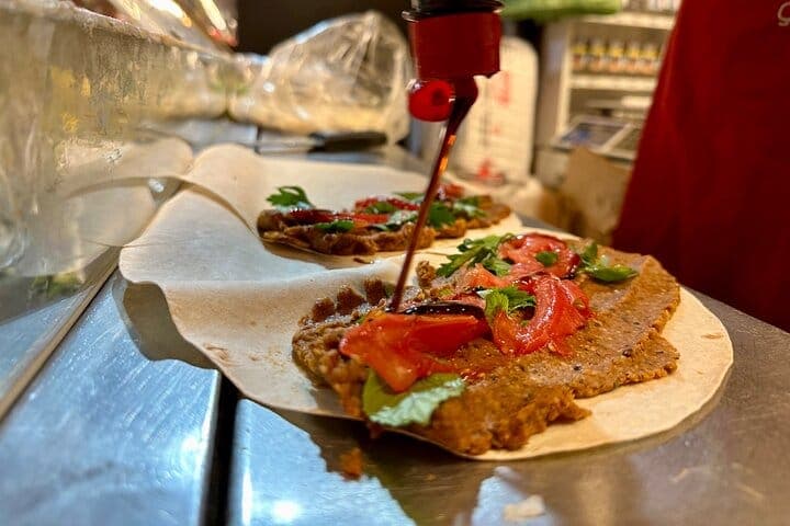 Istanbul Culinary Tour: Local Hotspots and Gourmet Street Foods 