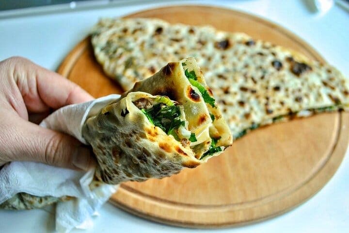 Istanbul Culinary Tour: Local Hotspots and Gourmet Street Foods 