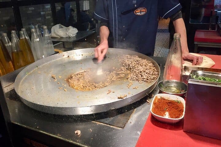 Istanbul Culinary Tour: Local Hotspots and Gourmet Street Foods 