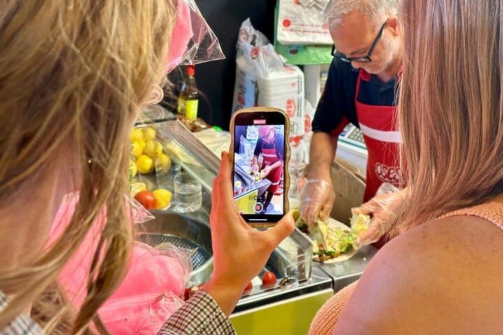 Istanbul Culinary Tour: Local Hotspots and Gourmet Street Foods 