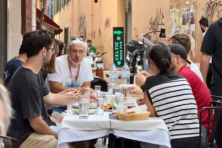 Istanbul Culinary Tour: Local Hotspots and Gourmet Street Foods 