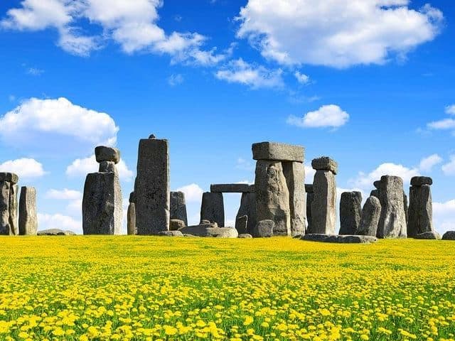 Stonehenge and Windsor Castle Tour from London