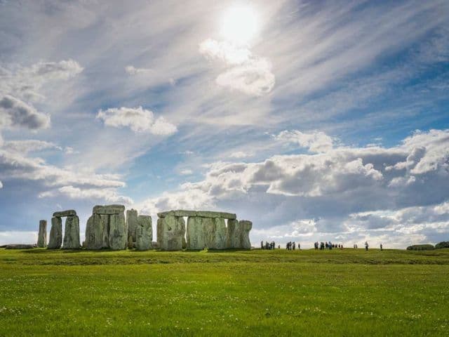 Stonehenge and Windsor Castle Tour from London