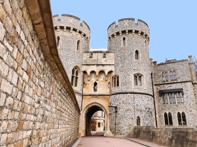 Stonehenge and Windsor Castle Tour from London
