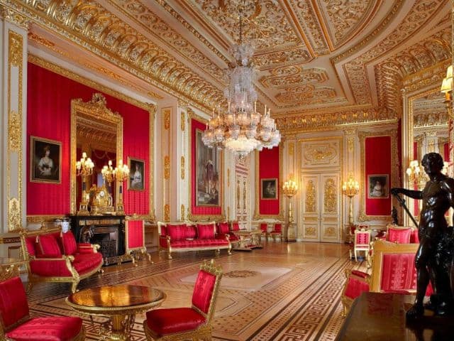Stonehenge and Windsor Castle Tour from London