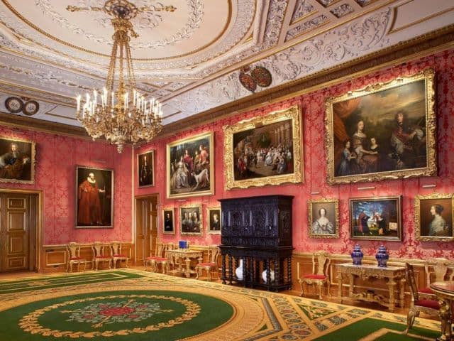 Stonehenge and Windsor Castle Tour from London