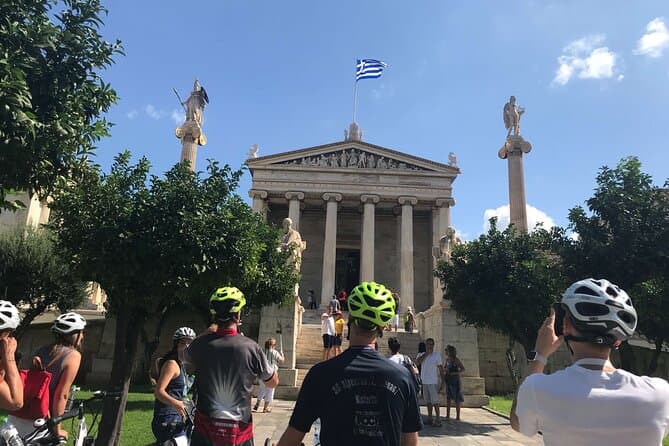 Private Old and new Athens e-bike tour with food tasting