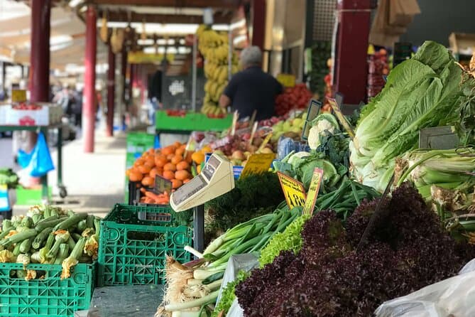 Private Old and new Athens e-bike tour with food tasting