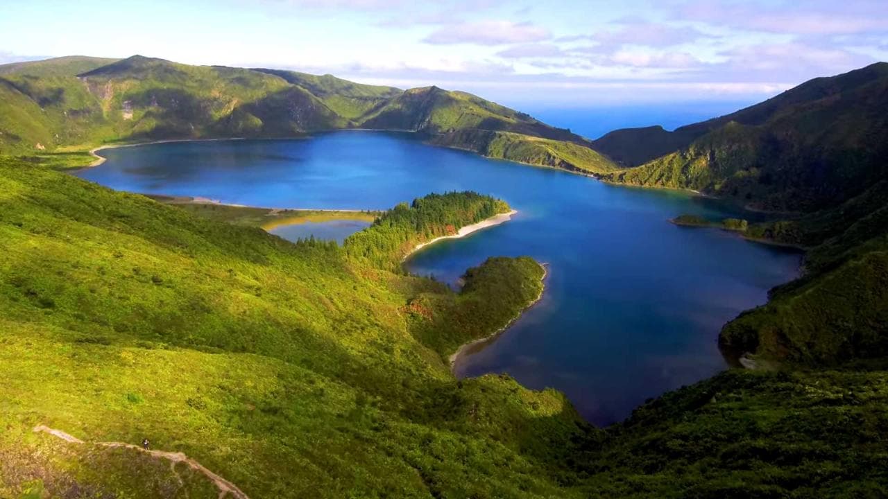 Whale watching & Lagoa do Fogo Volcano [Oct-Jun]
