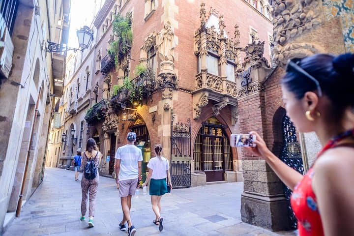 Tapas, Wine, and Culture: A eBike Ride Through Barcelona’s Heart