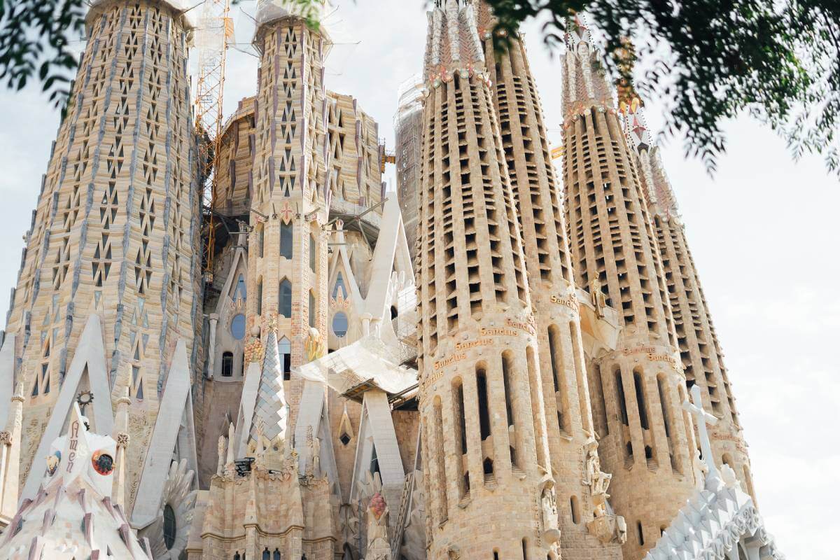 Sagrada Família and Park Güell small group guided tour