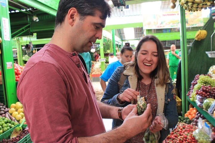 Bogotá Farmers Market Private Tour: Fruit & Treats Tasting
