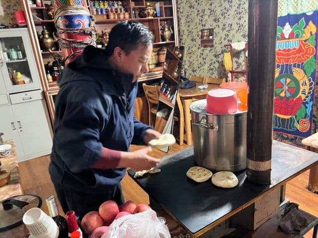 Snow leopard safari at the Qinghai-Tibet plateau | China
