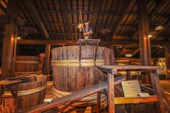 Private Sake Brewery and Japanese Life Experience Tour in Kobe