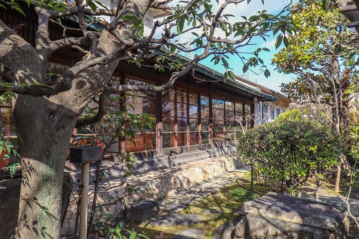 Private Sake Brewery and Japanese Life Experience Tour in Kobe