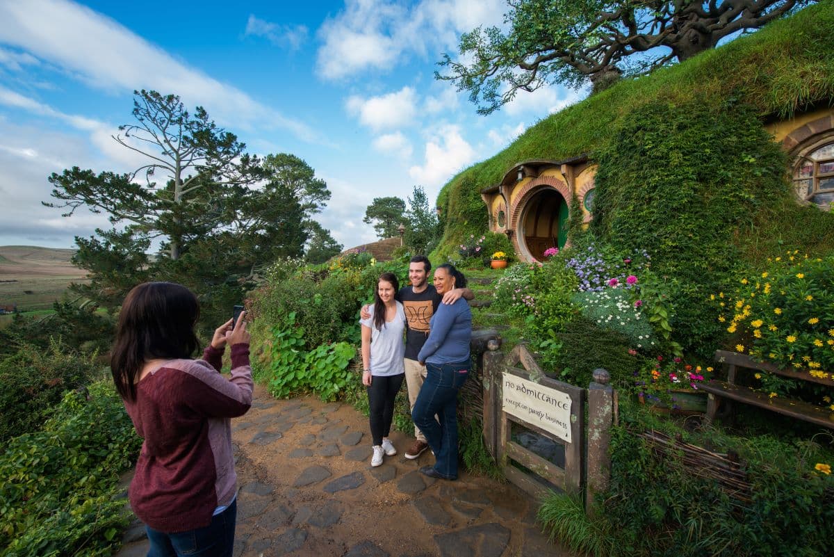 Auckland to Rotorua via Hobbiton Small Group Tour (One Way)