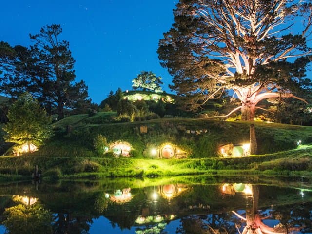 Auckland to Rotorua via Hobbiton Small Group Tour (One Way)