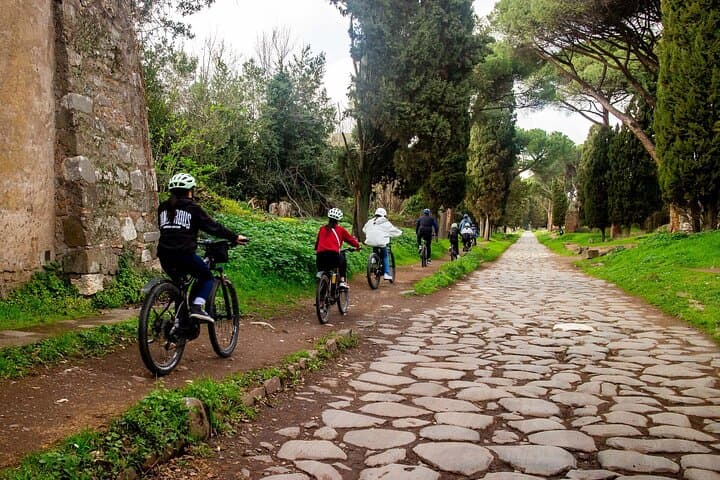 Appian Way Aqueducts e-Bike Tour with Catacombs and Lunch Box