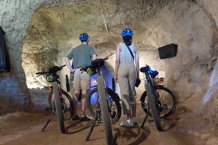Appian Way e-bike tour - Underground Adventure with Catacombs
