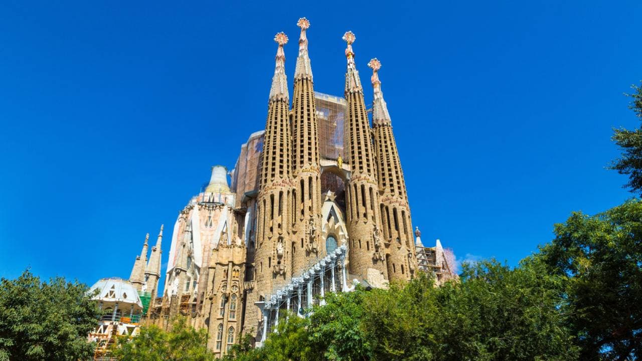 Sagrada Familia Skip The Line Tour with Certified Guide