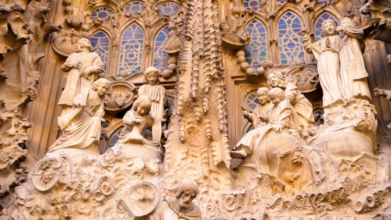 Sagrada Familia Skip The Line Tour with Certified Guide