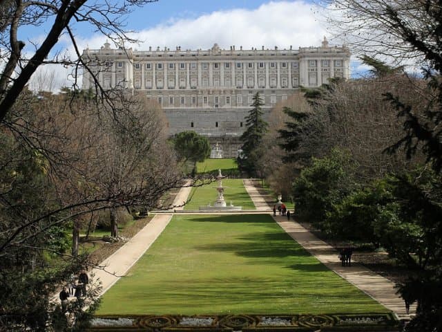 Madrid Royal Palace Guided Tour with Skip The Line Tickets
