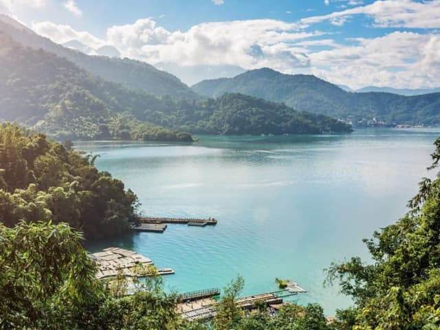 Sun Moon Lake 1-Day Leisure Tour from Taipei