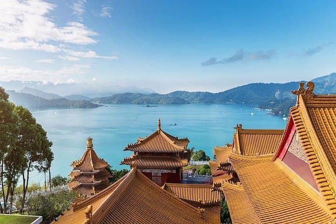 Sun Moon Lake 1-Day Leisure Tour from Taipei