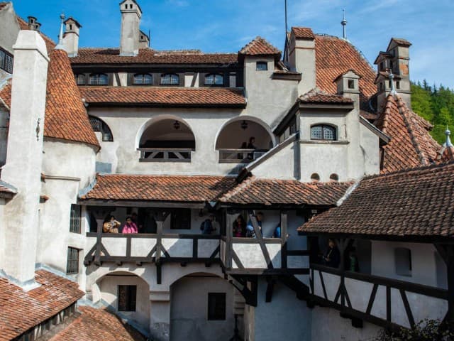 Full Day Trip to Peles Castle & Bran Dracula Castle