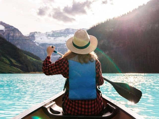 Moraine Lake and Lake Louise: hiking, canoeing & wildlife