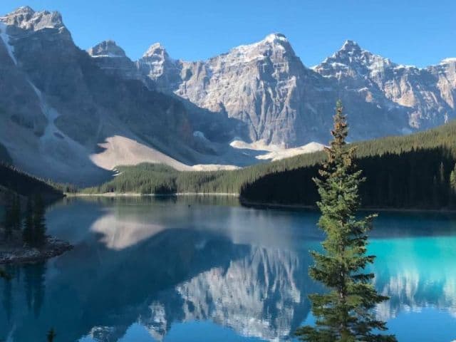 Moraine Lake and Lake Louise: hiking, canoeing & wildlife