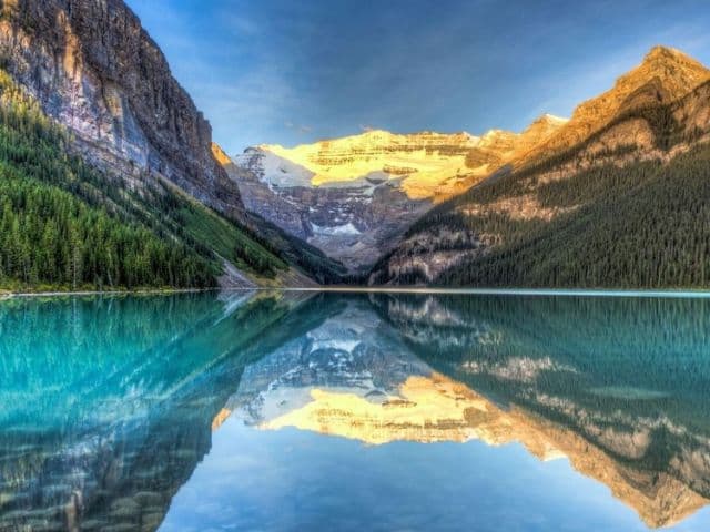Moraine Lake and Lake Louise: hiking, canoeing & wildlife