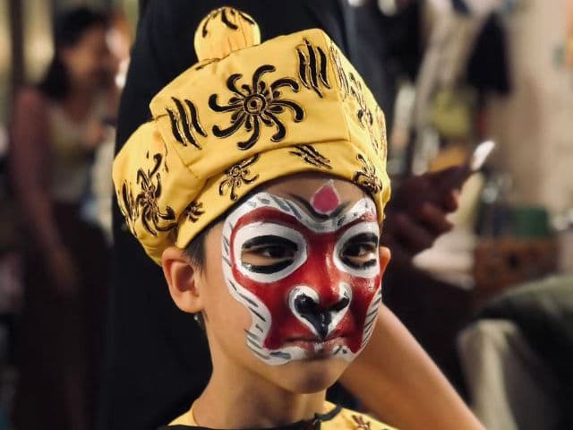 Backstage of Sichuan Opera