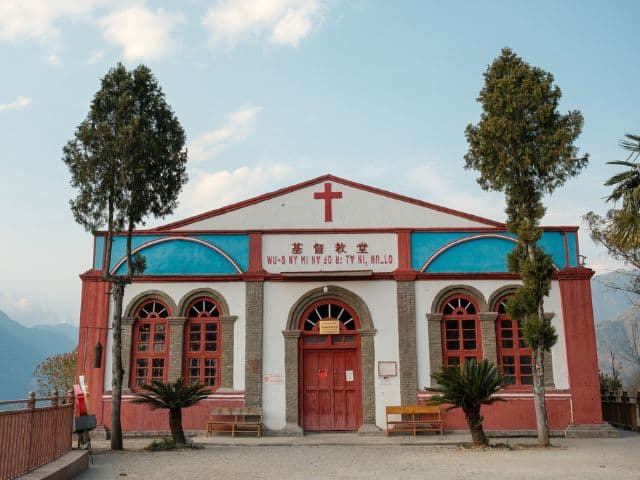 Discover Northwestern Yunnan through UNSECO Three Parallel Rivers region and the sacred Mt. Kawagarbo