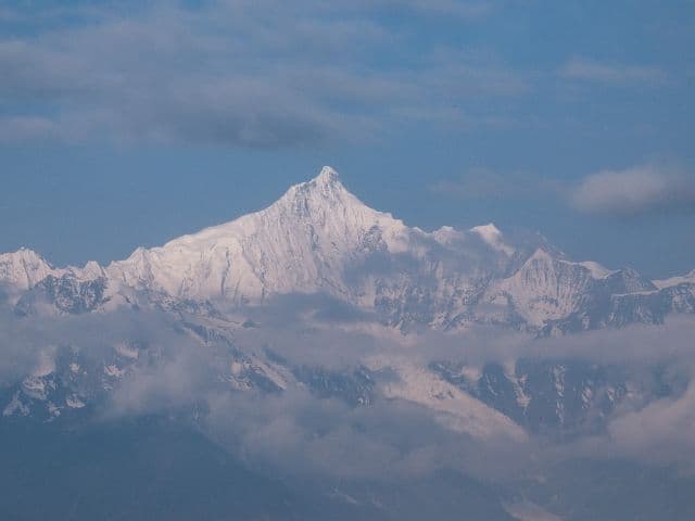 Discover Northwestern Yunnan through UNSECO Three Parallel Rivers region and the sacred Mt. Kawagarbo