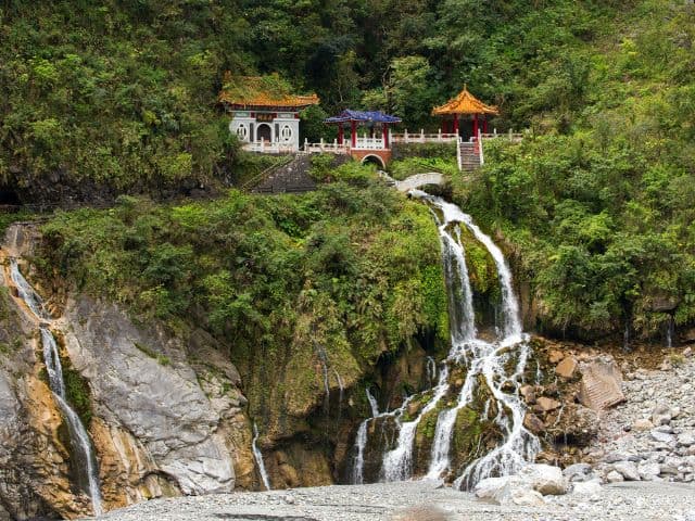 Mountains, Coast & Tea: A Taiwan Adventure