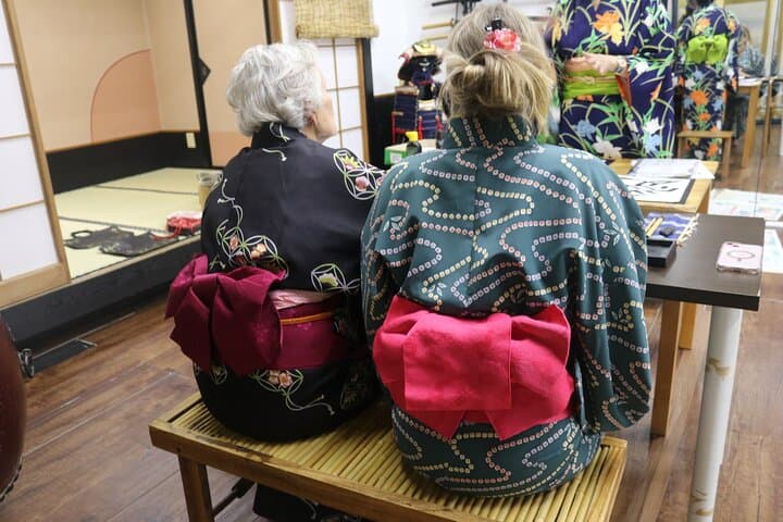 Learning the Zen of Japanese Calligraphy in a kimono | Osaka