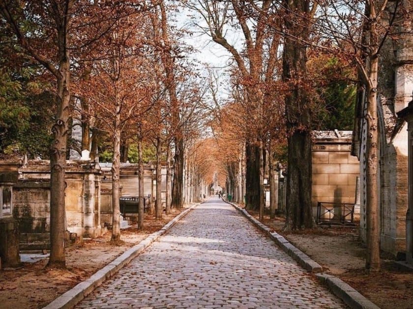 semi-private Pere Lachaise Cemetery Guided Walking Tour