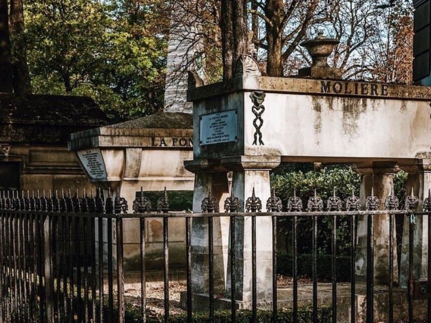 semi-private Pere Lachaise Cemetery Guided Walking Tour