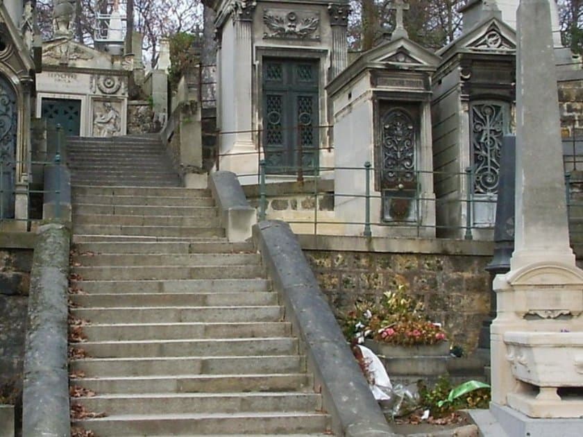 semi-private Pere Lachaise Cemetery Guided Walking Tour