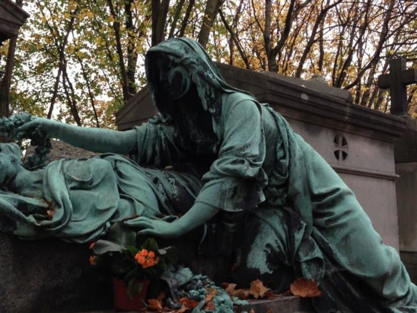 semi-private Pere Lachaise Cemetery Guided Walking Tour